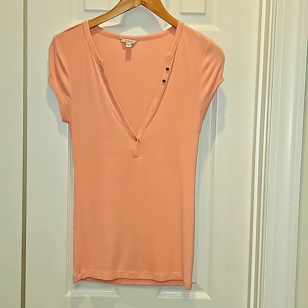 GUESS V-neck tee, Size M, Pink